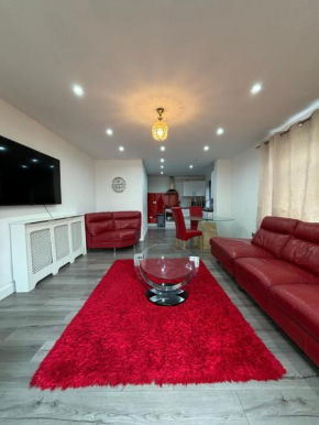 Cheerful 2 Bedroom Bungalow fully Furnished